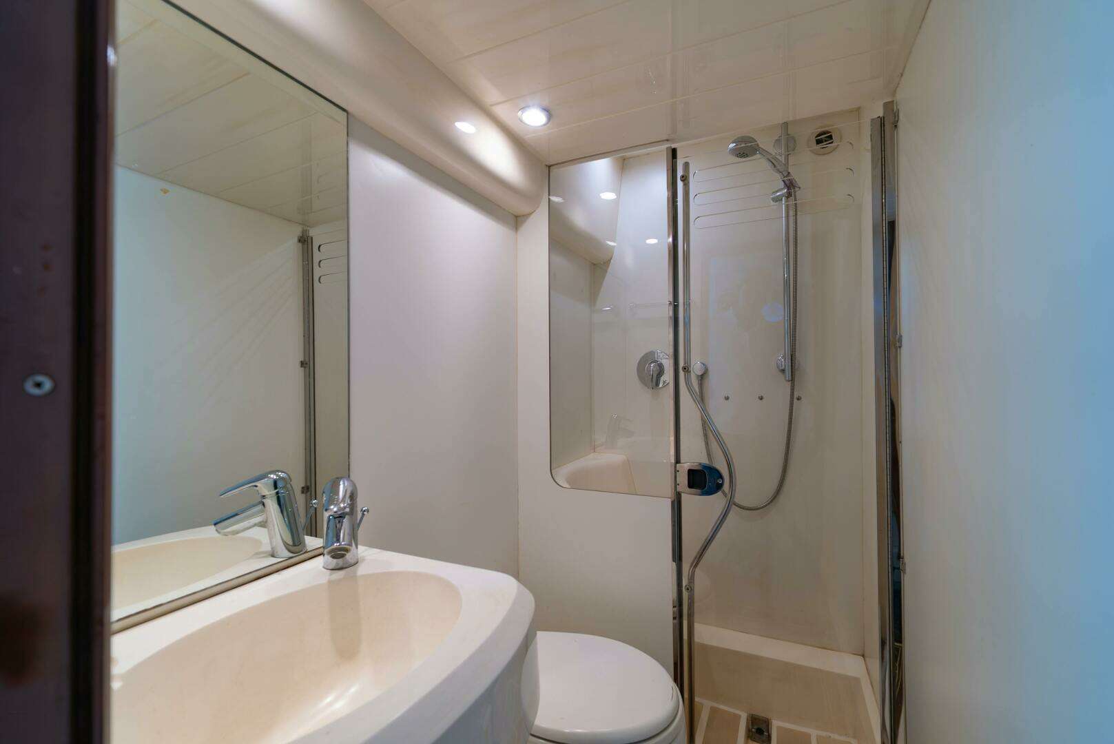 2006 Princess Yachts — - Image 31