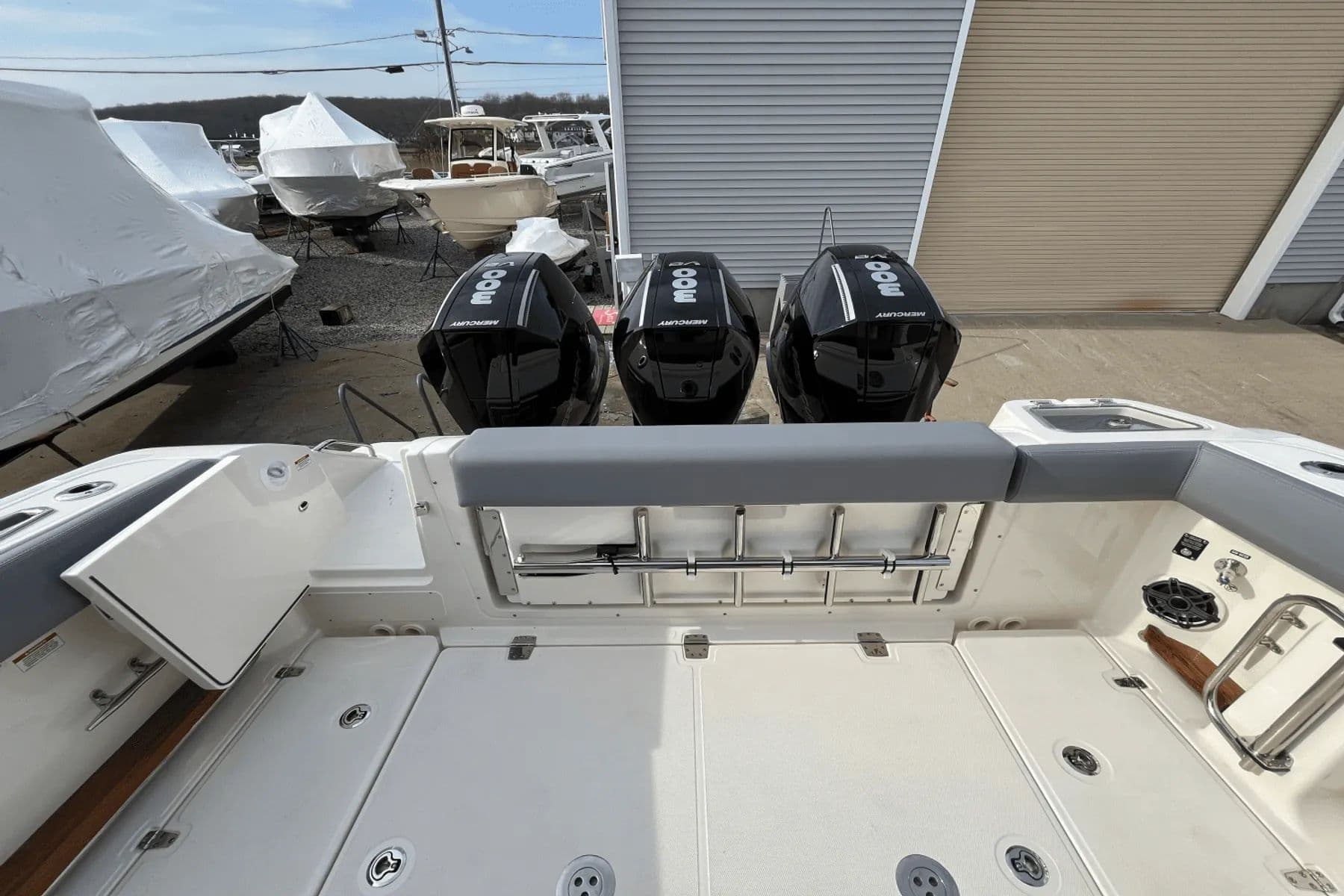 2025 Boston Whaler 350 Realm - 8