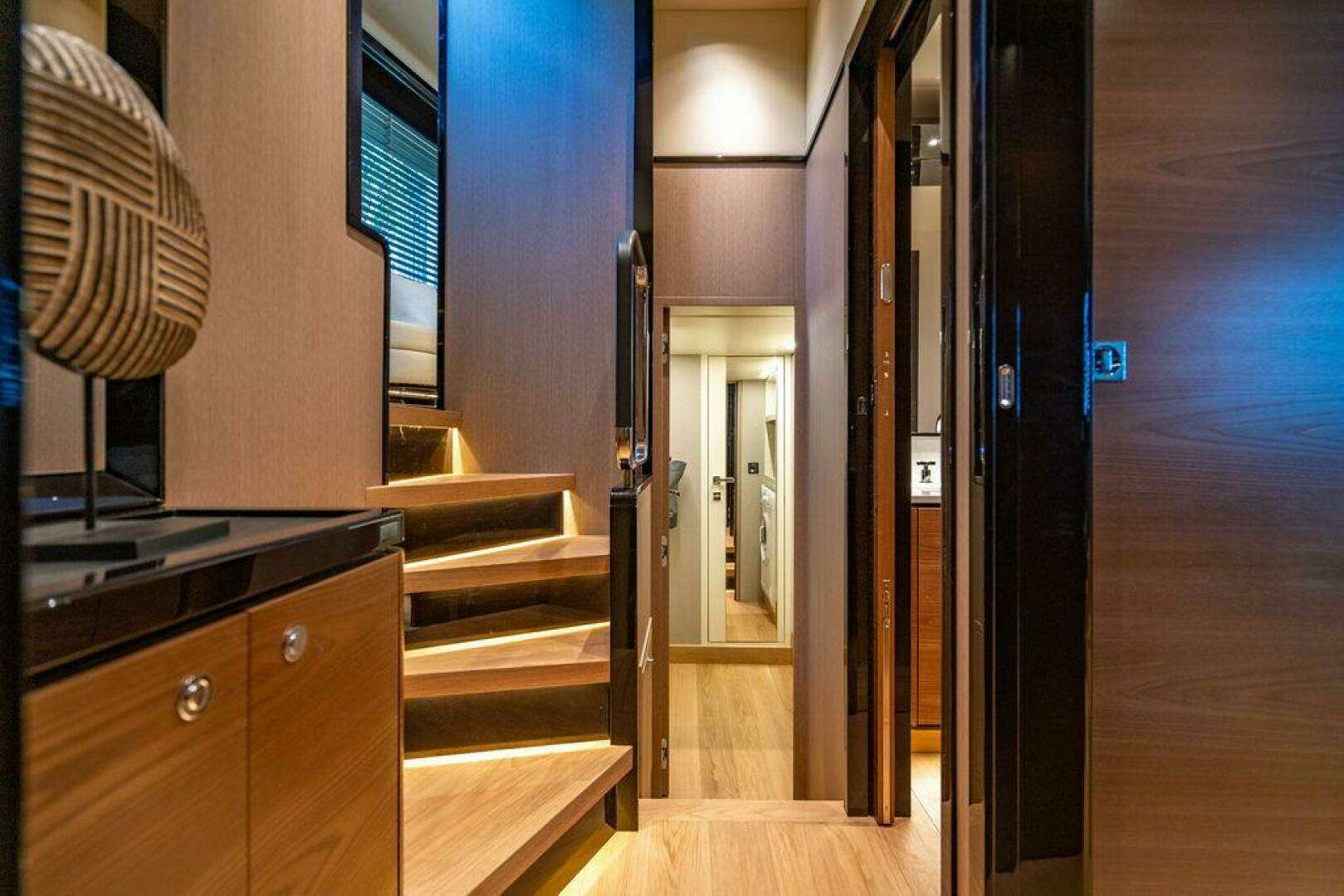 2023 Absolute 64 Navetta - Image 27