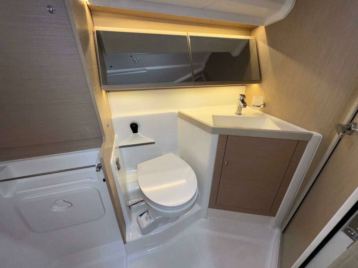 2022 Beneteau Oceanis 40.1 - Image 38