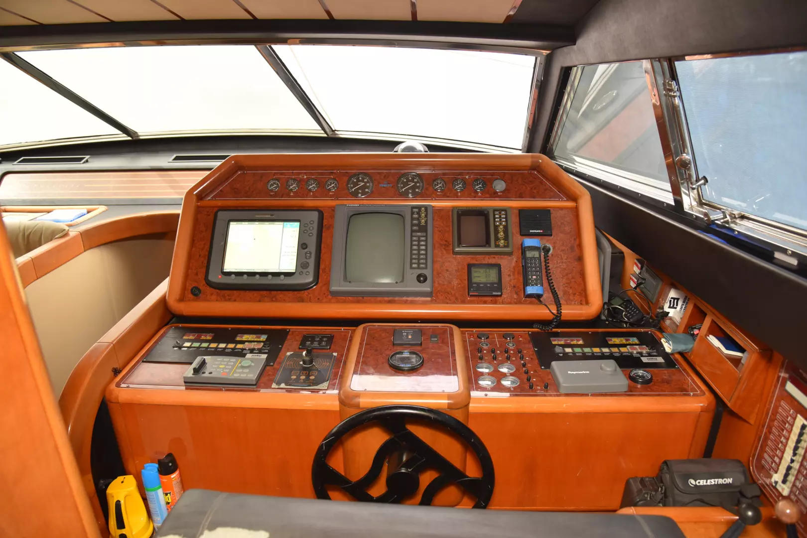 1997 Ferretti Yachts 80 - Image 11