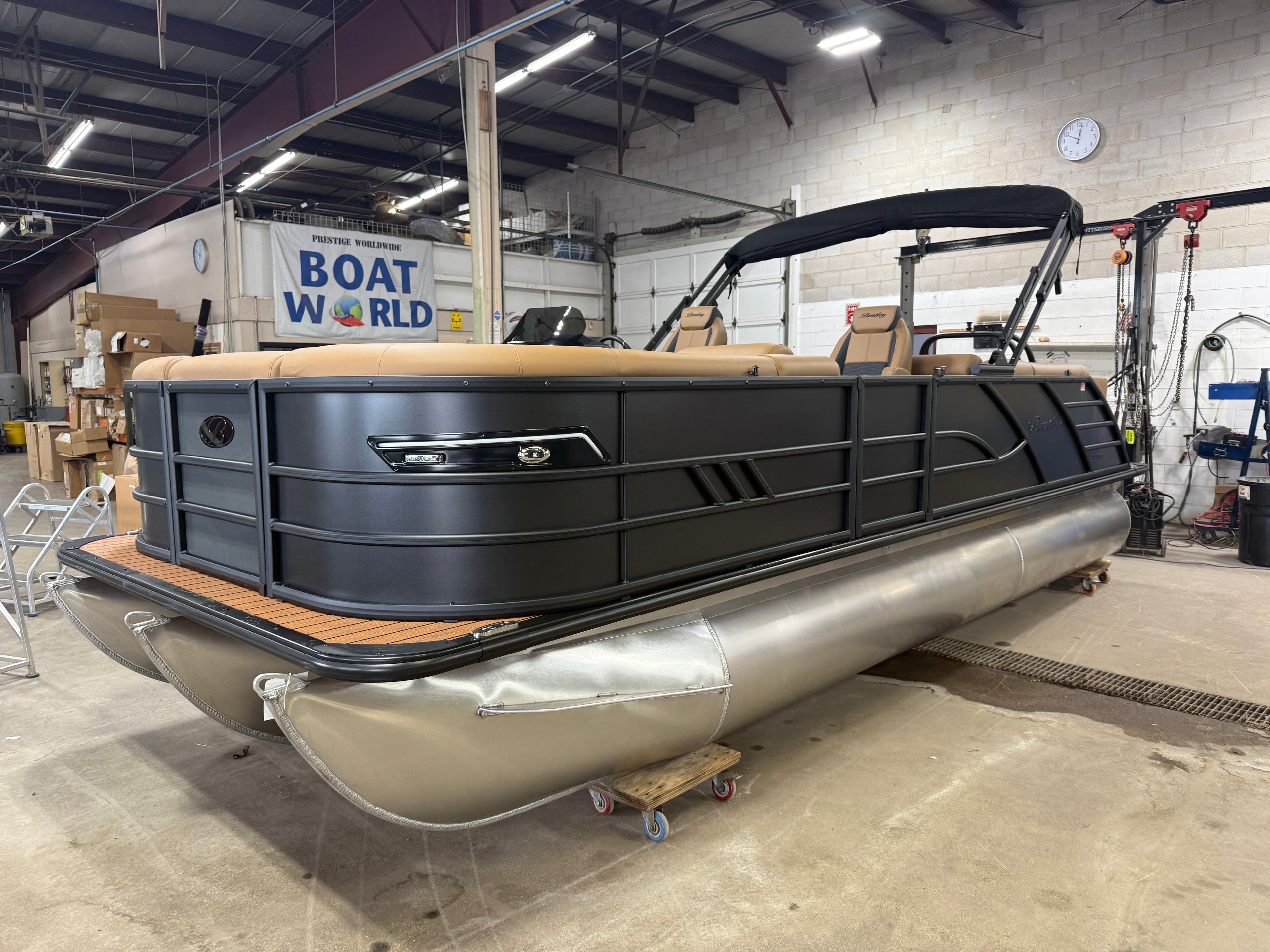 2026 Bentley Pontoons Elite 300HP Admiral 253 Quad Lounge Tritoon - 47