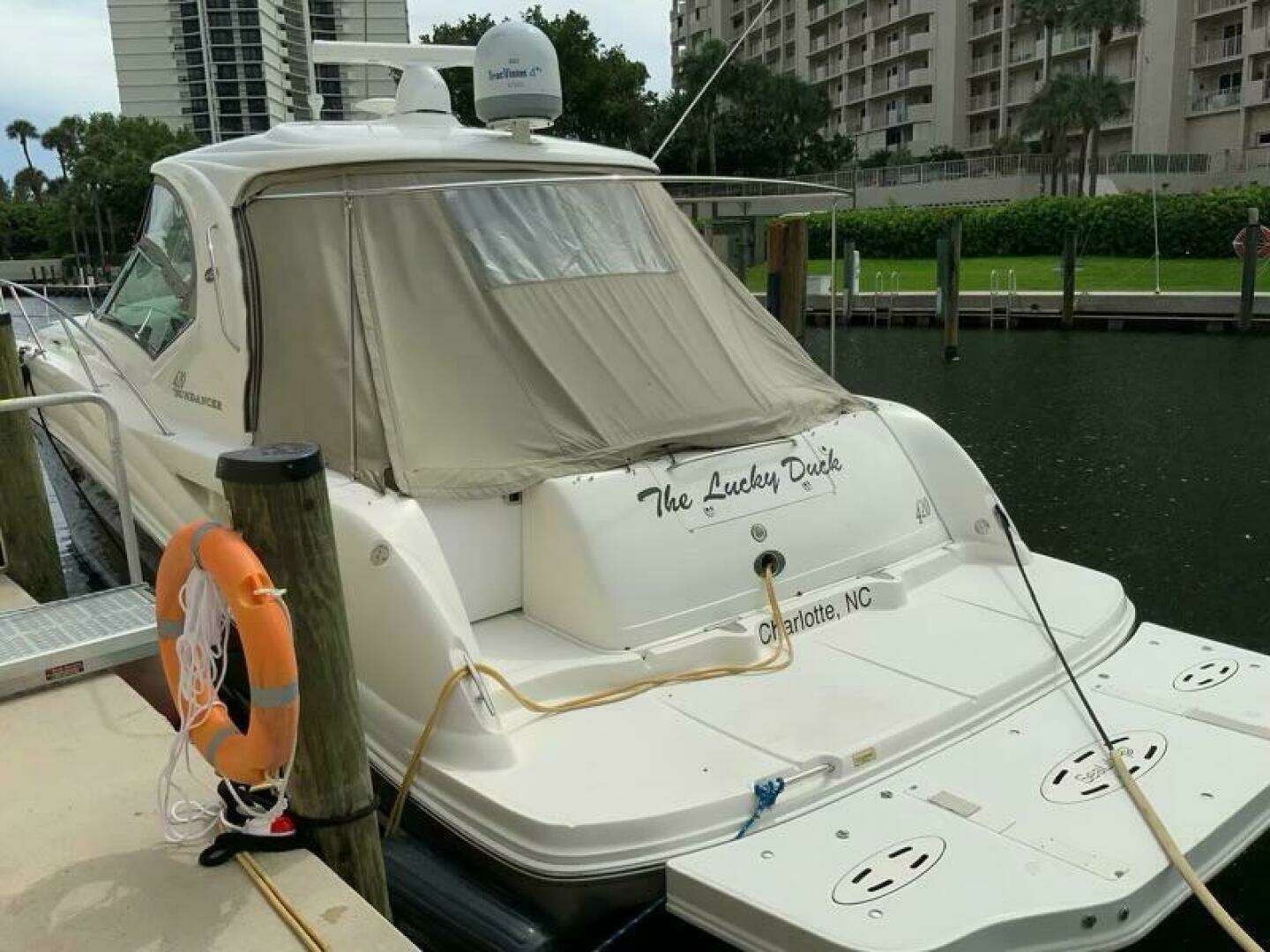 2005 Sea Ray 420 Sundancer - Image 3