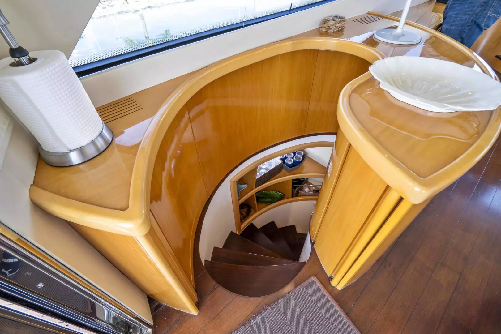 2005 Pershing 76 Motor Yacht - Image 33
