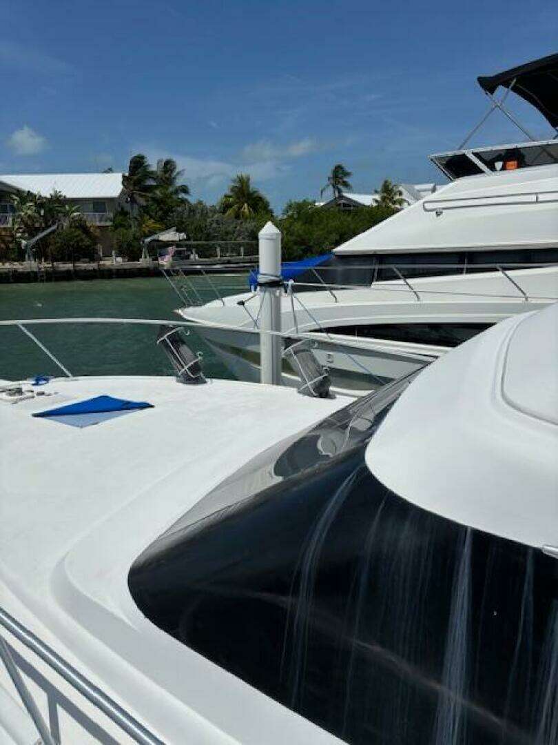2006 Carver 43 Motor Yacht - Image 17