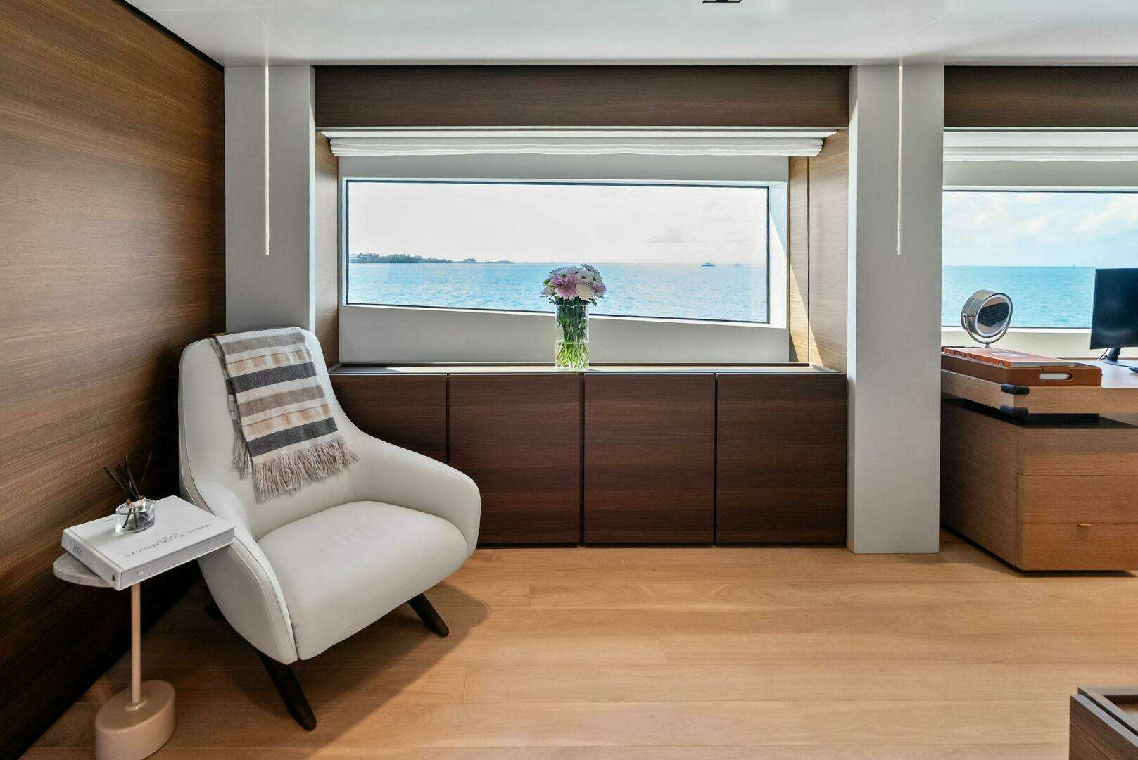 2023 Custom Line 33 Navetta - Image 60