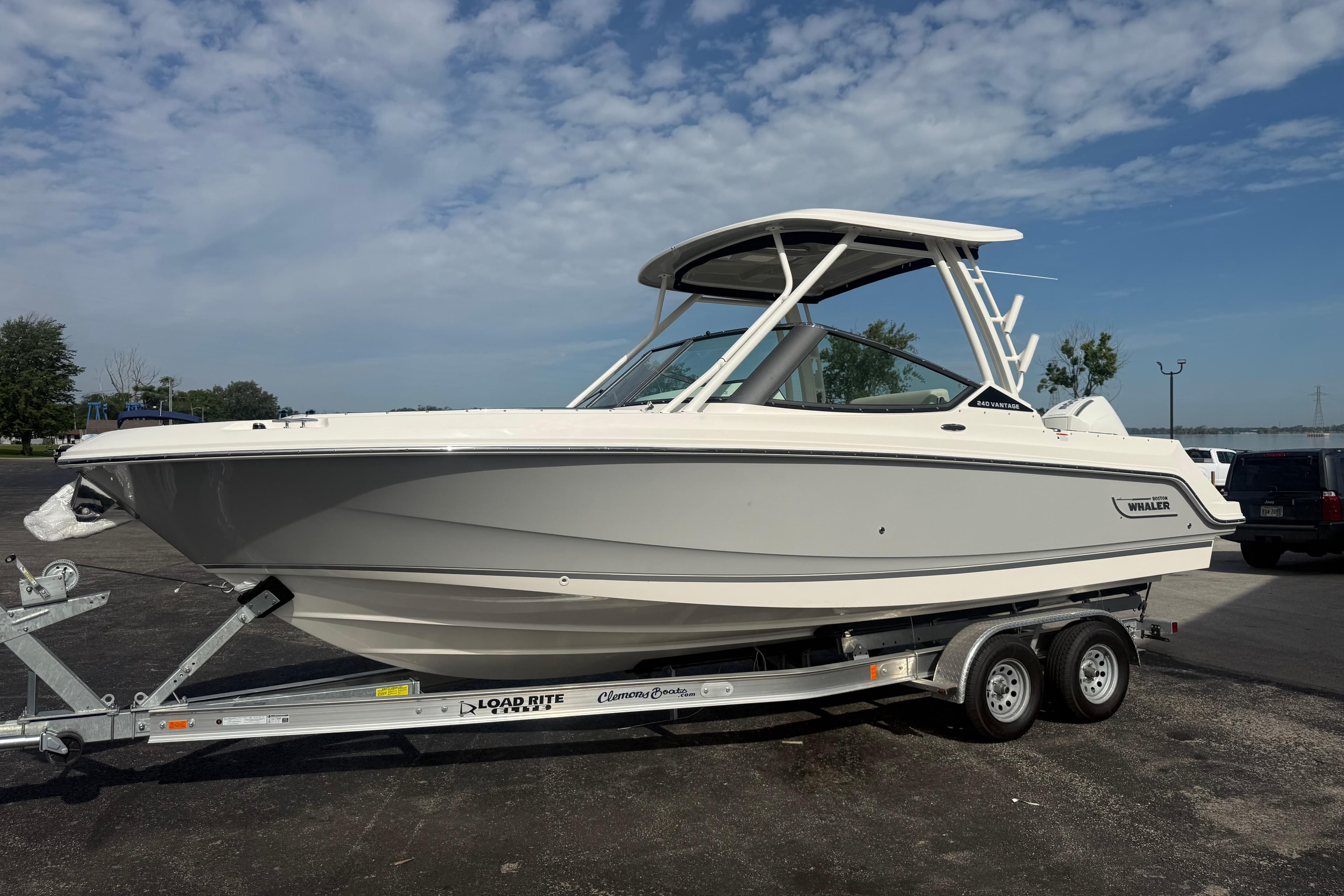 2026 Boston Whaler 240 Vantage