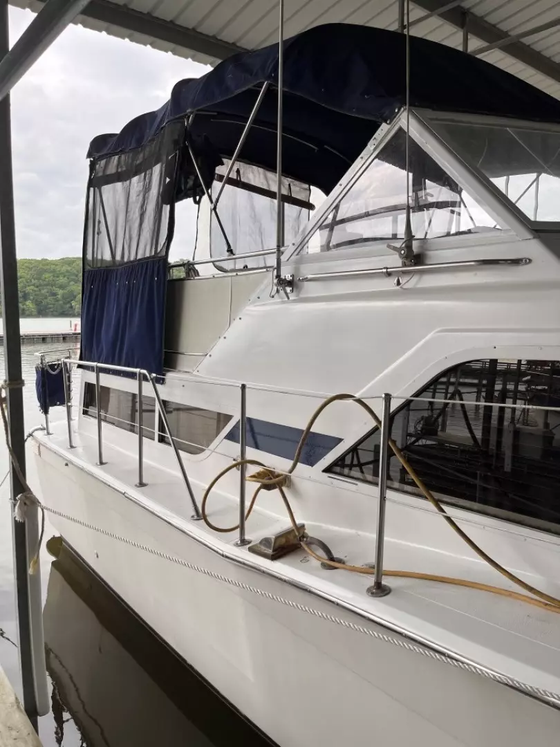 1979 Chris-Craft Catalina - Image 5