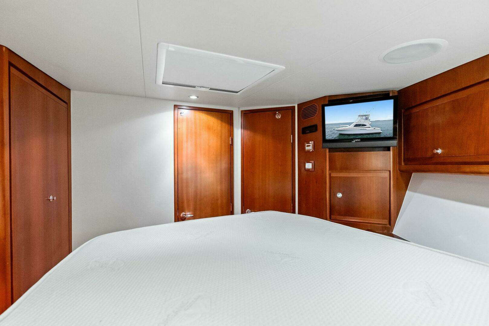 2006 Bertram Convertible - Image 39