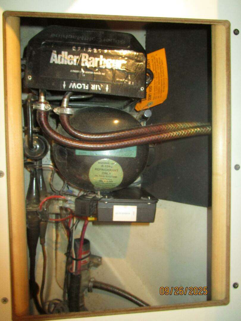 1998 Hunter 376 - Image 70