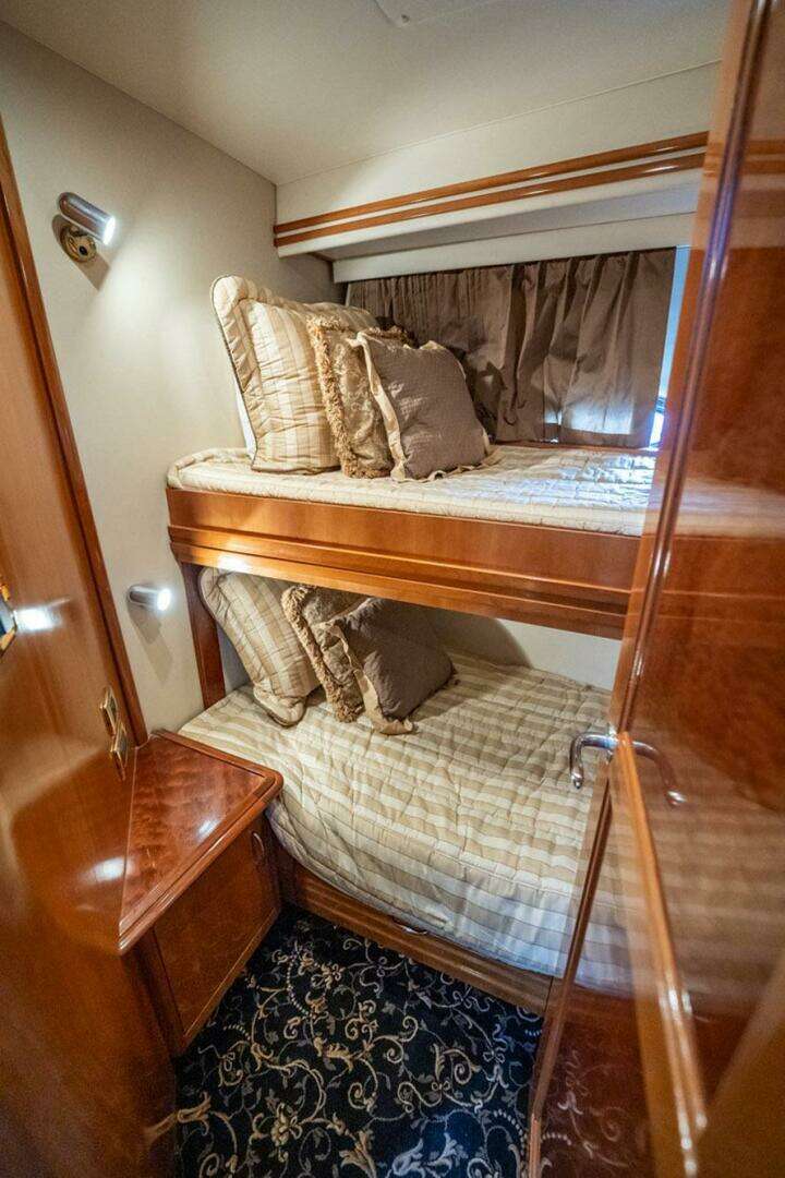 2005 Carver 56 Voyager - Image 22
