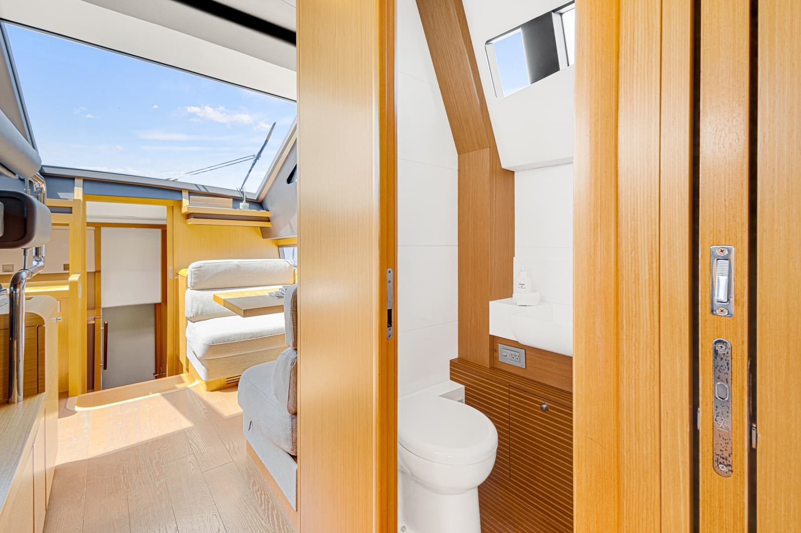 2013 Ferretti Yachts F800 - Image 31