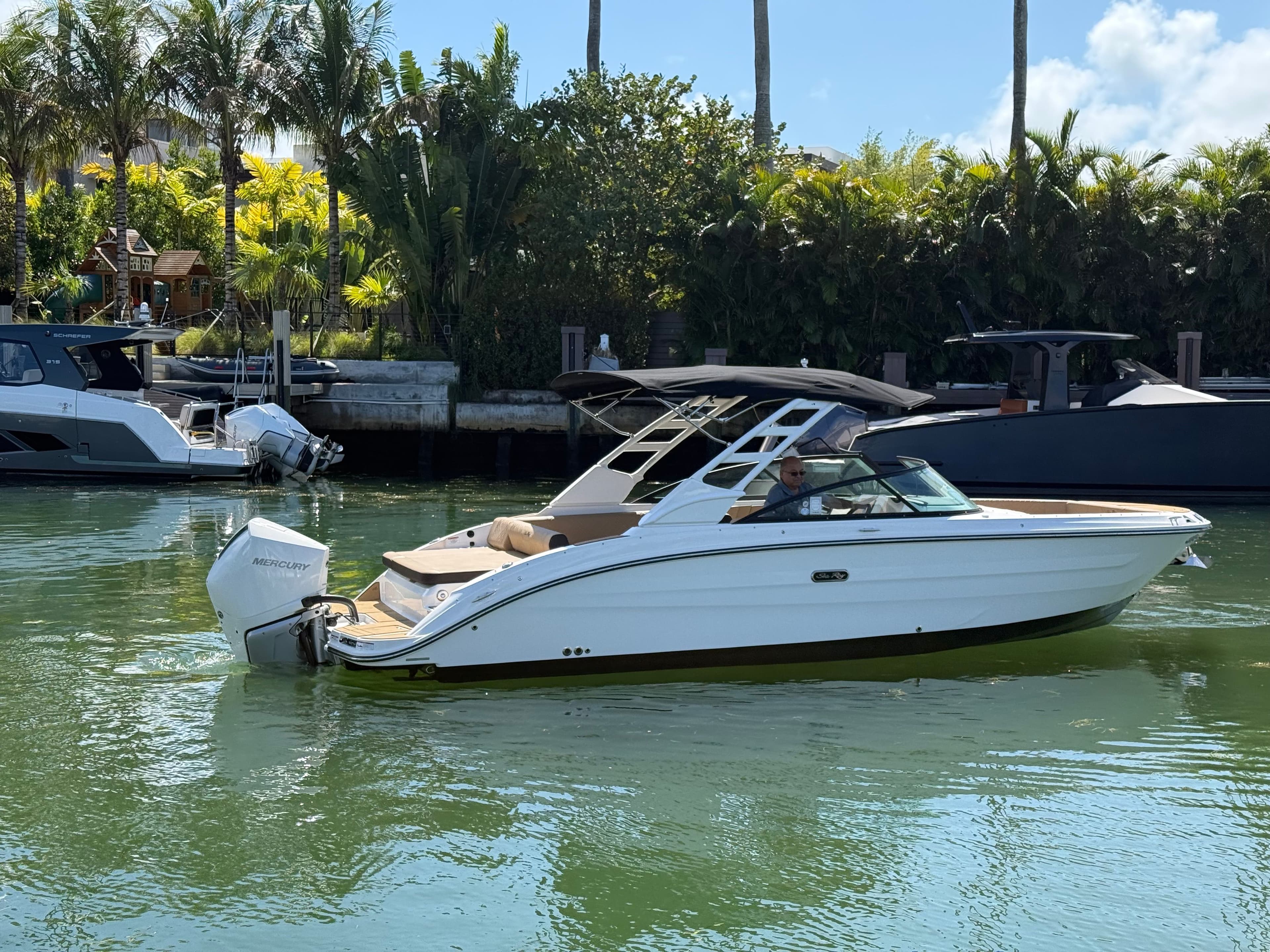 2026 Sea Ray SDX 270 Outboard - 8