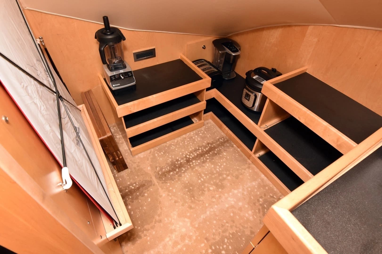 2019 Viking 80 Skybridge - Image 24