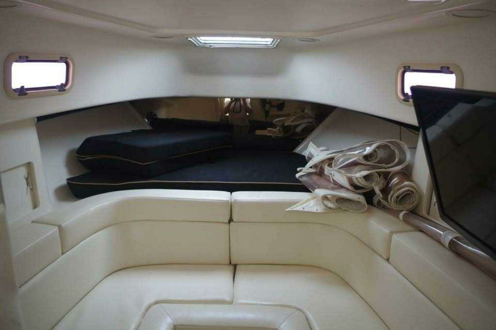 1994 Intrepid 376 Walkaround - Image 19