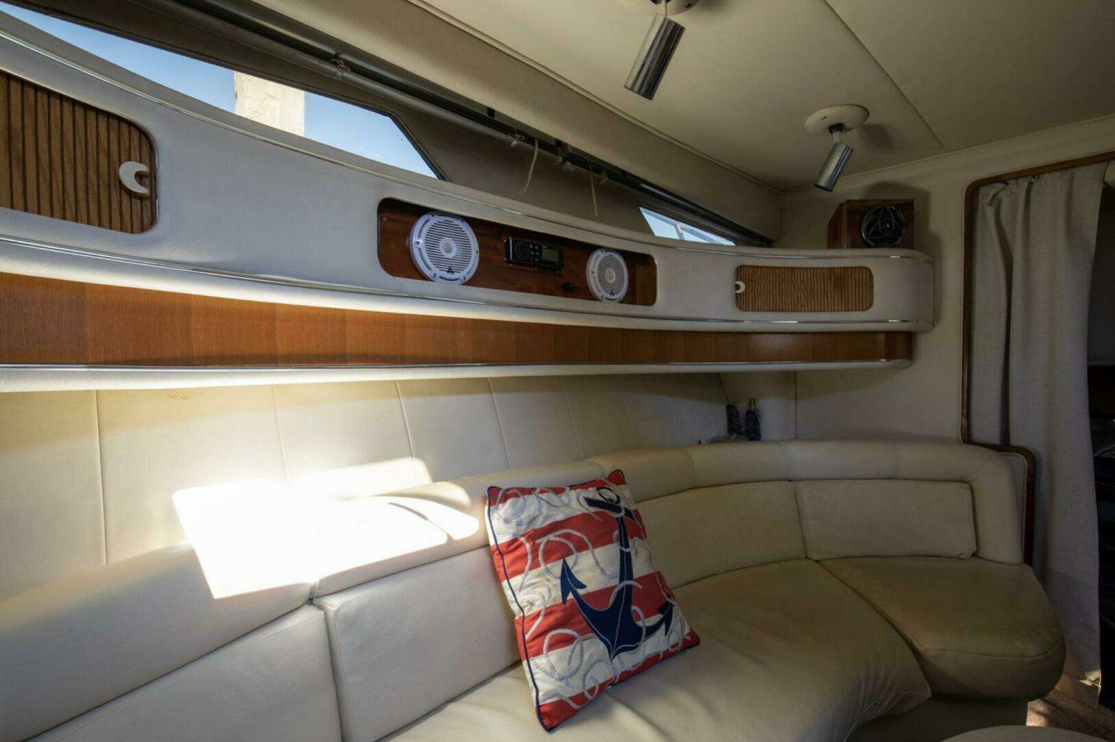 1990 Sea Ray 420 Sundancer - Image 26