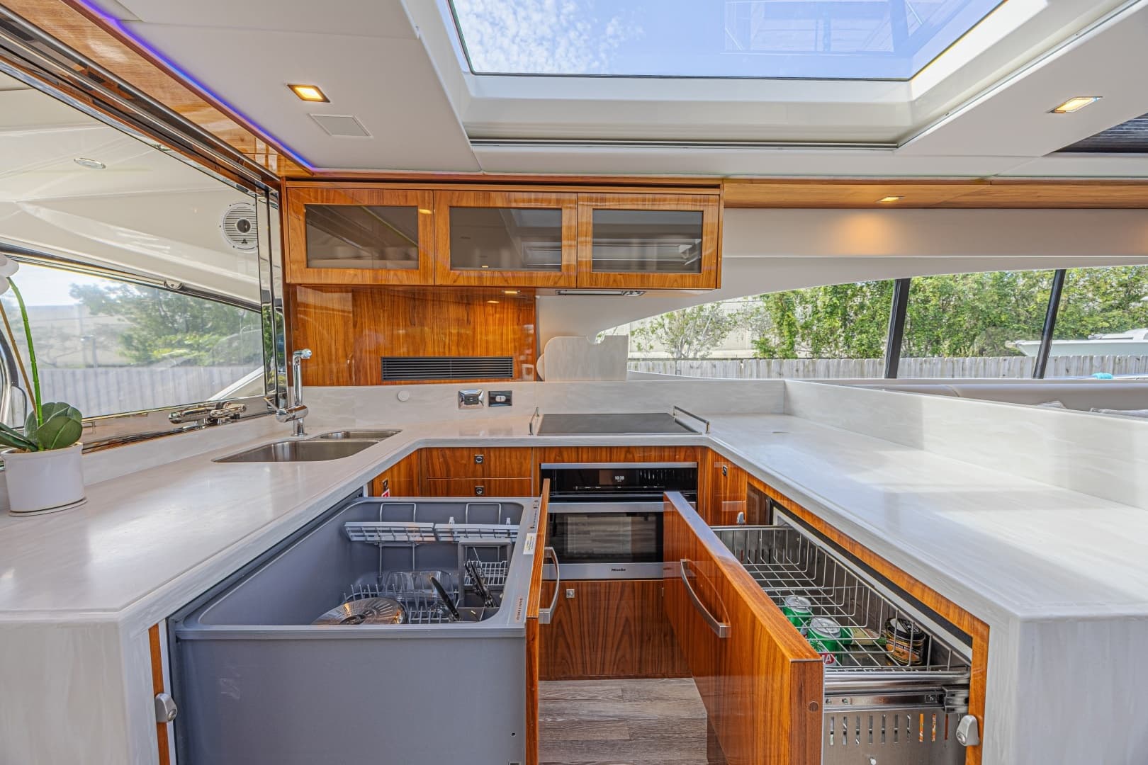 2021 Riviera 6000 Motor Yacht - Image 37