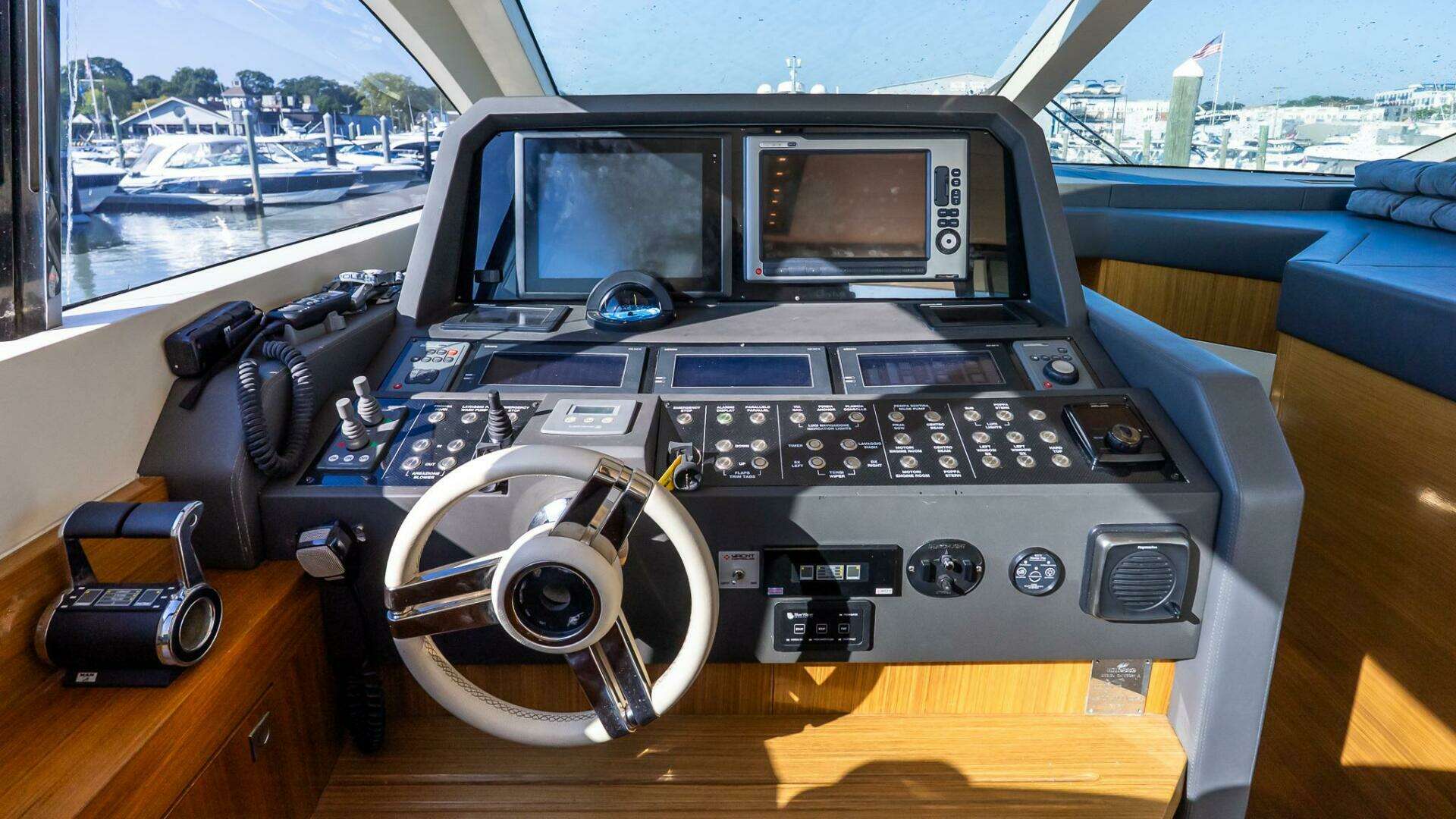 2011 Uniesse 55S - Image 26