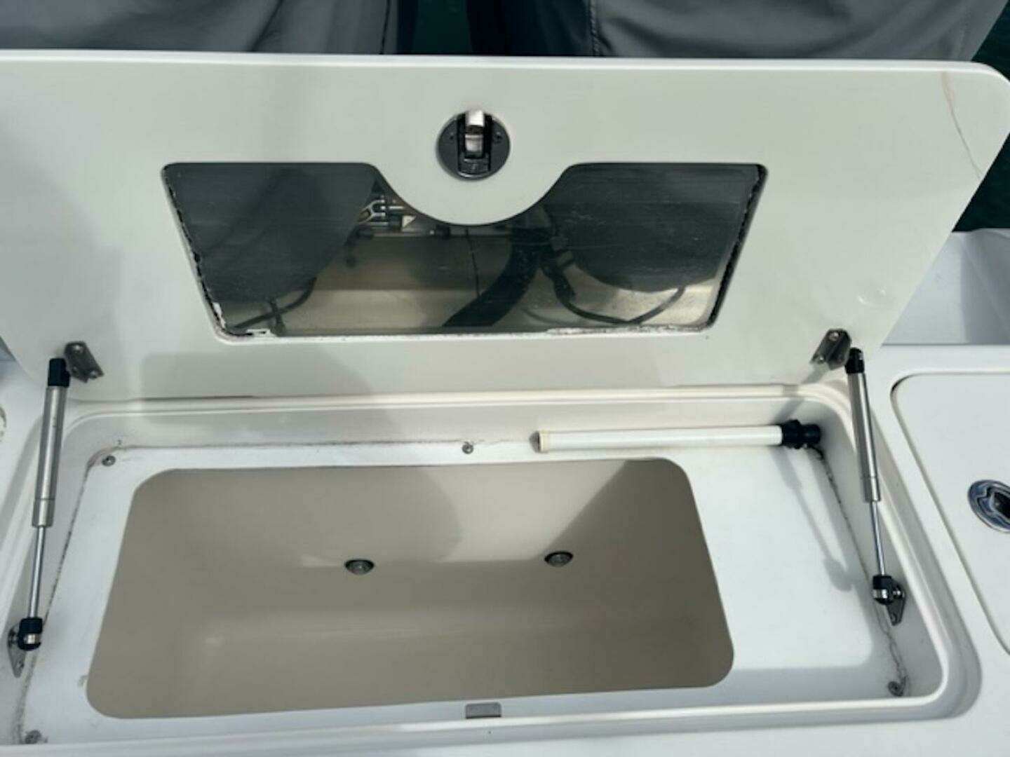 2008 Spectre 34 Center Console - Image 30