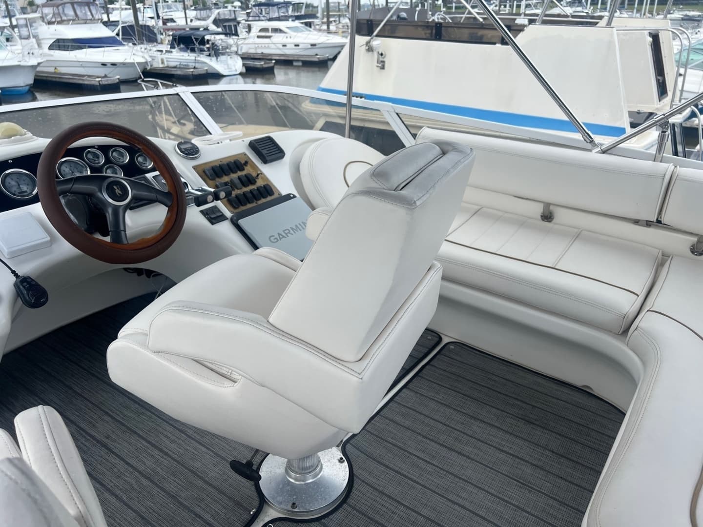 1997 Sea Ray 400 Sedan Bridge - Image 12