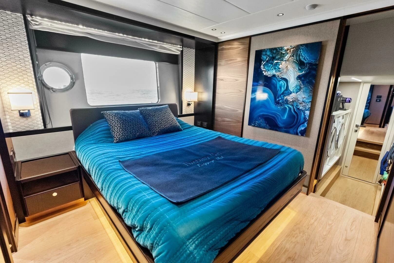 2025 Absolute 75 Navetta - Image 20