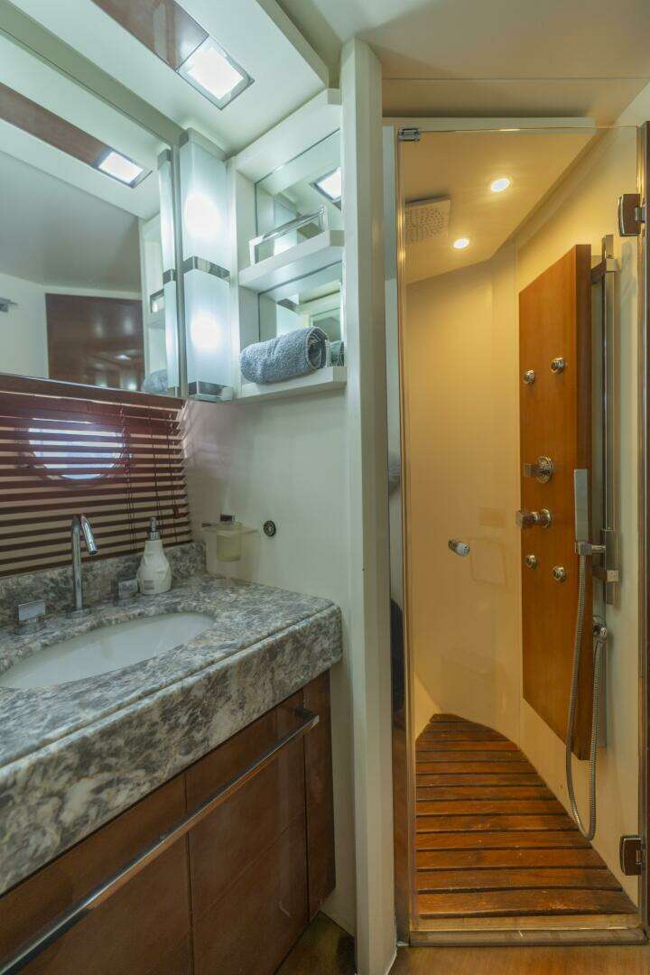 2008 Azimut 75 - Image 107