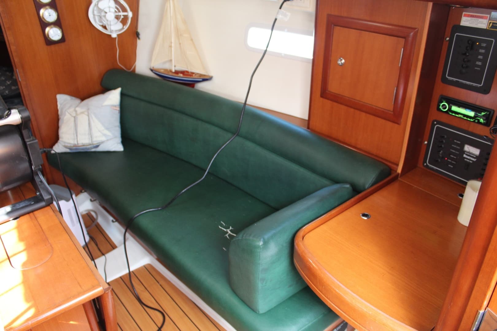 2007 Beneteau 323 - Image 23