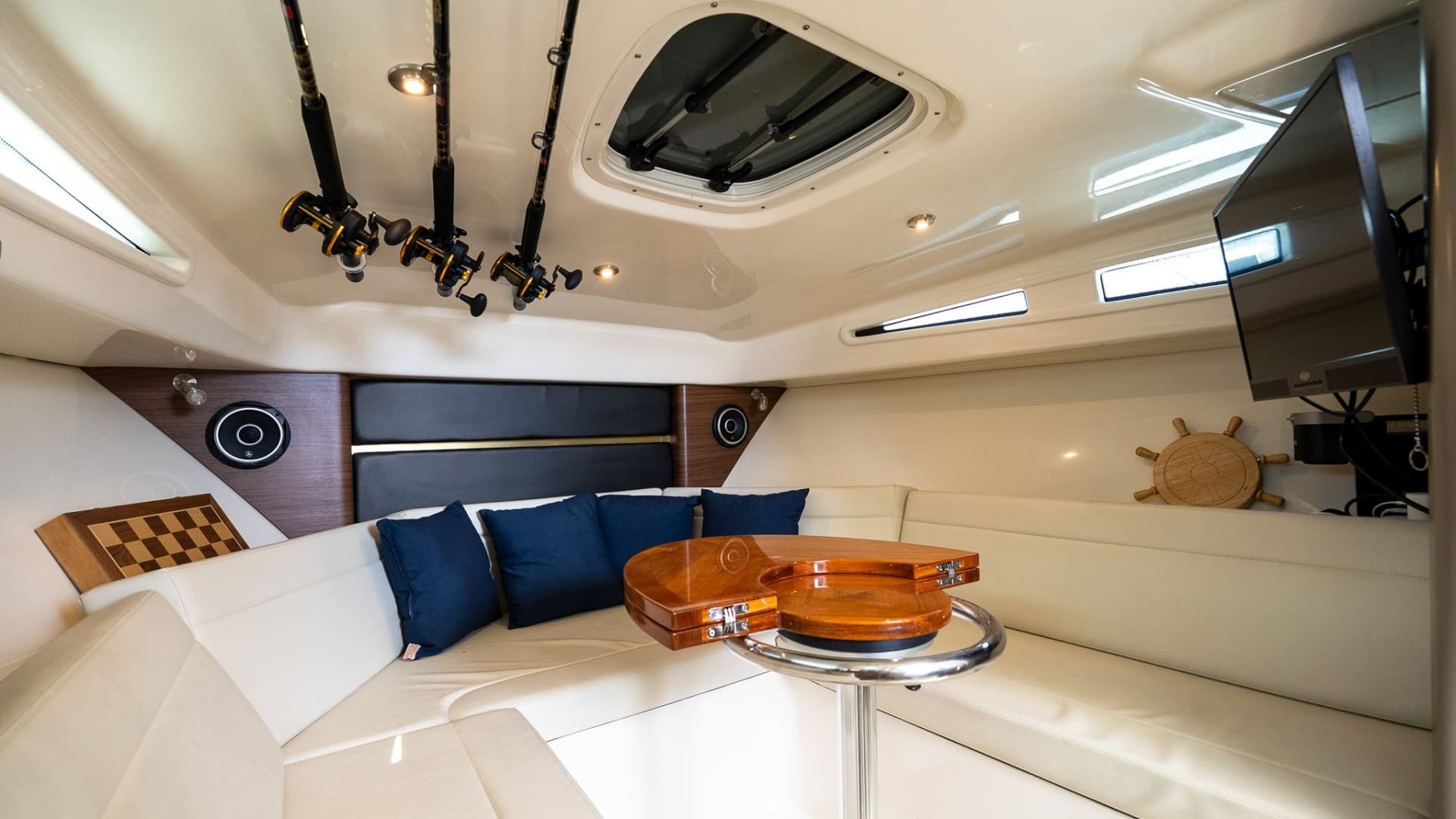 2020 Boston Whaler 325 Conquest - Image 45