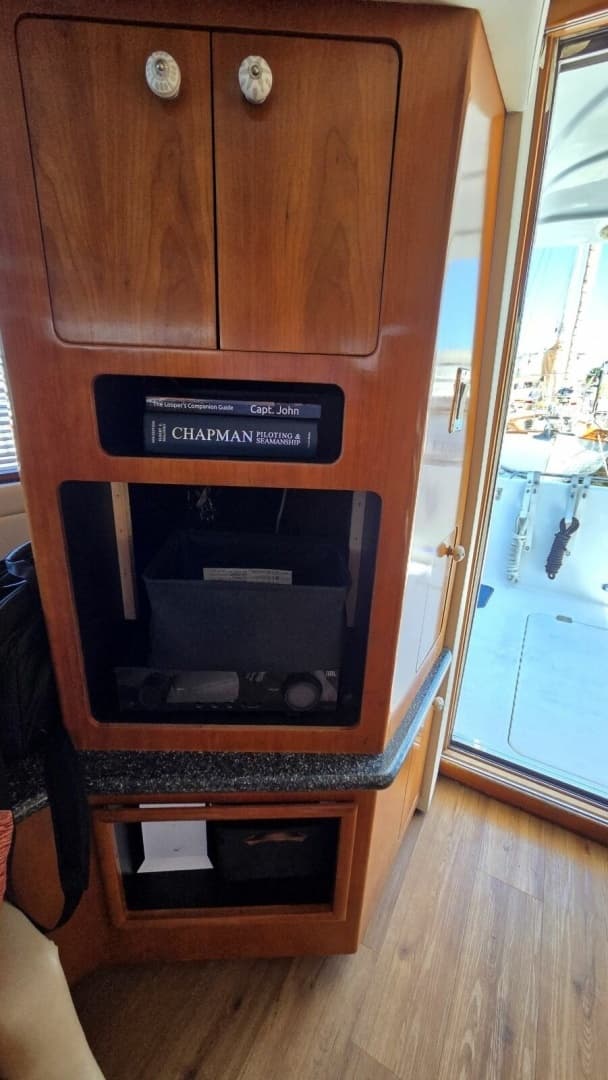 2000 Carver 450 Voyager Pilothouse - Image 41