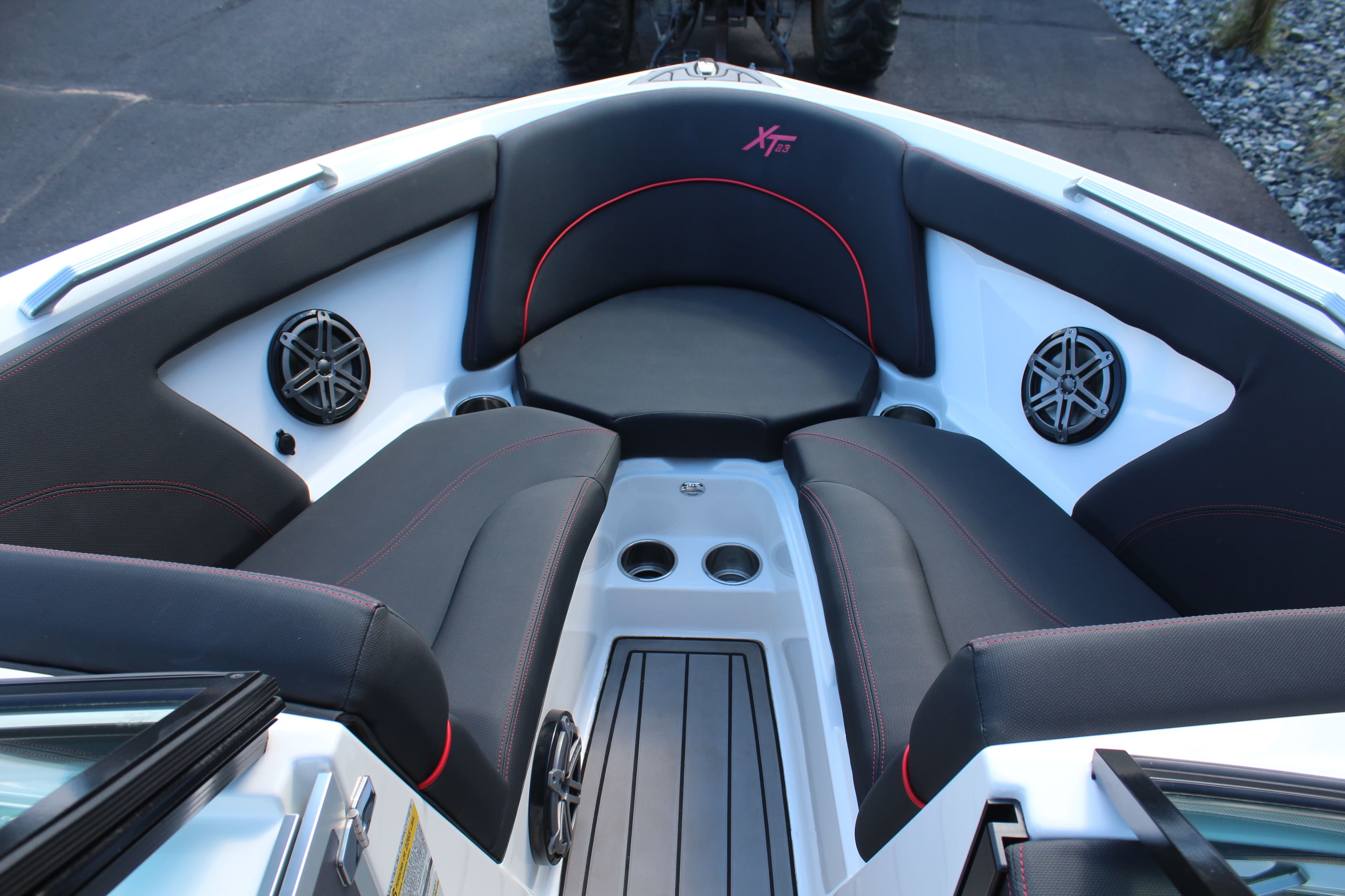 2017 MasterCraft XT23 - 13