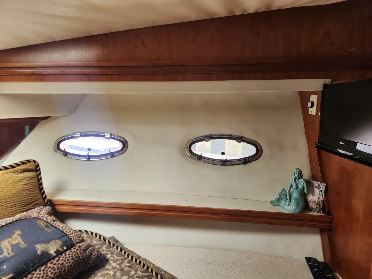 1998 Carver Voyager Pilothouse - Image 26