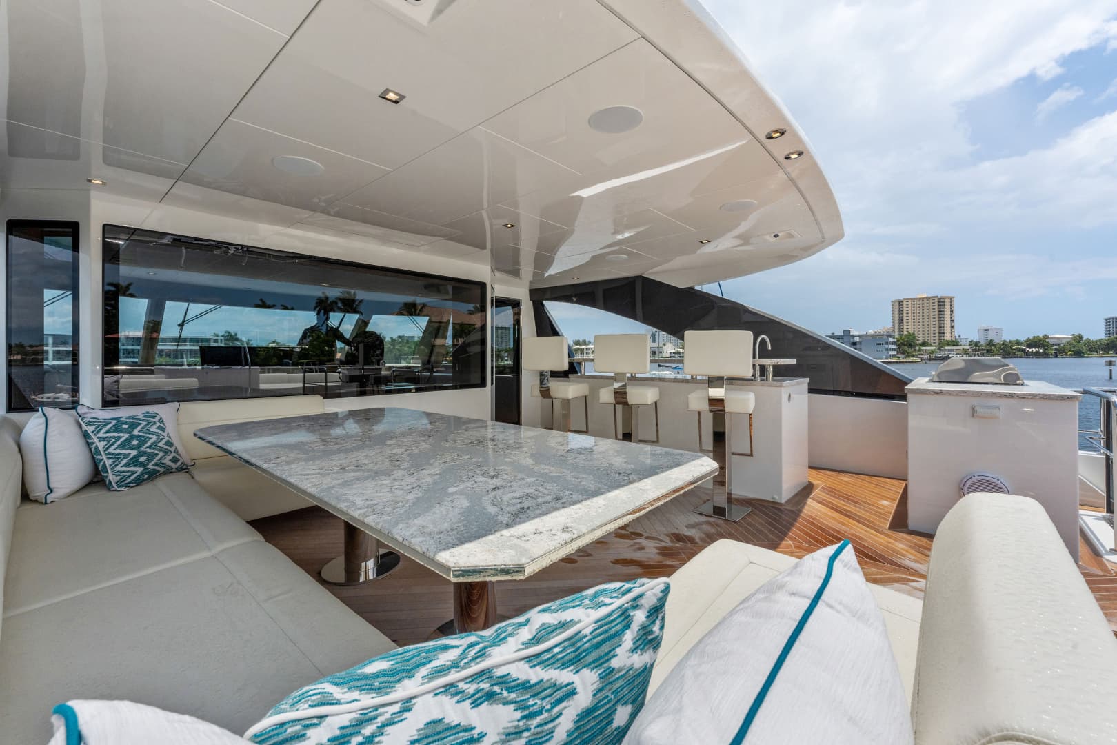2023 Ocean Alexander 27R - Image 32