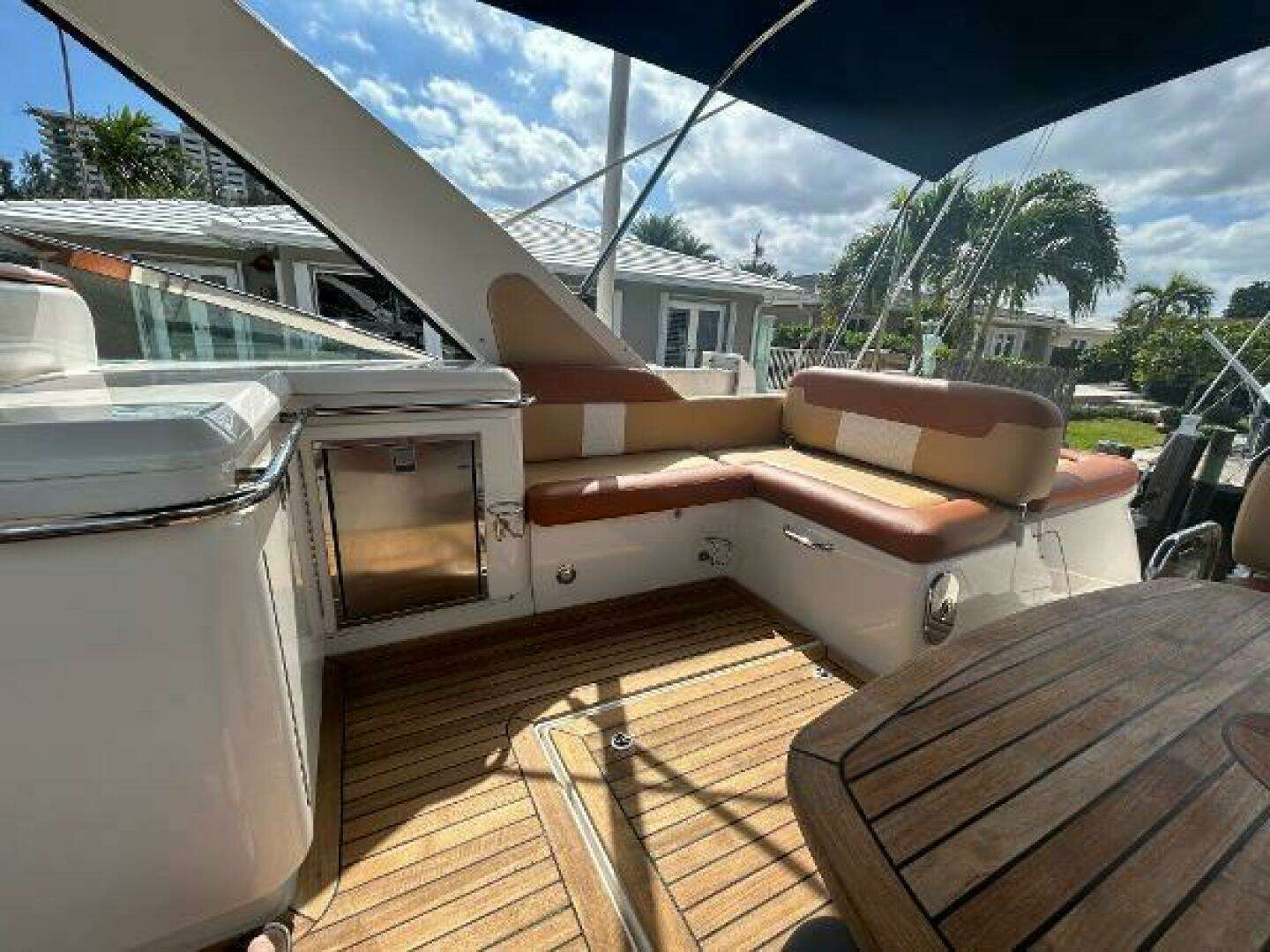 2014 Sea Ray 370 Venture - Image 17