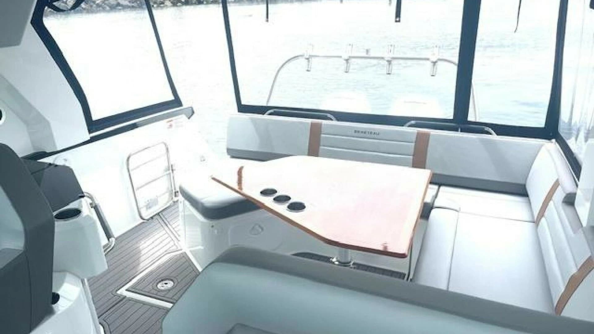 2022 Beneteau 32 Gran Turismo - Image 10