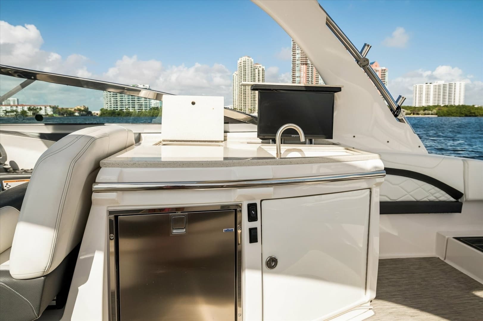 2019 Regal 33 OBX - Image 11