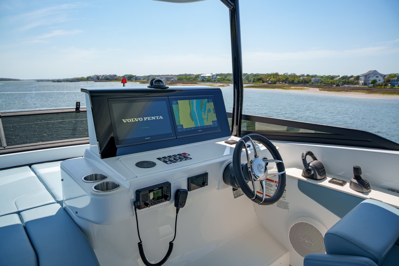 2026 Cruisers Yachts 50 FLY - Image 27