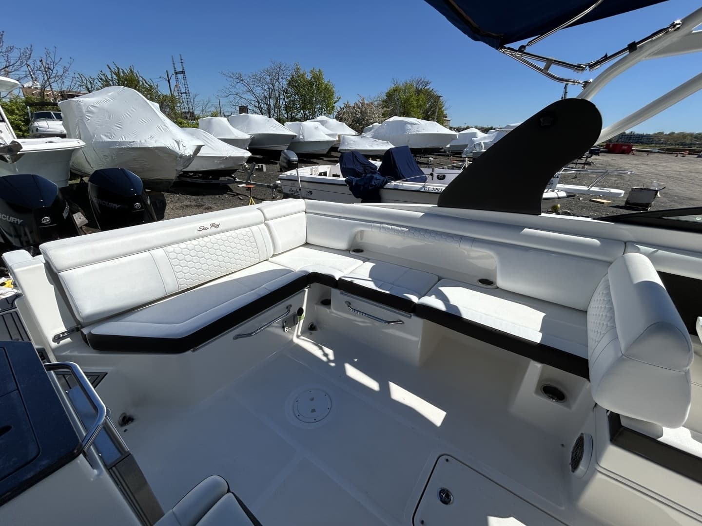2018 Sea Ray SDX 290 Outboard - Image 5