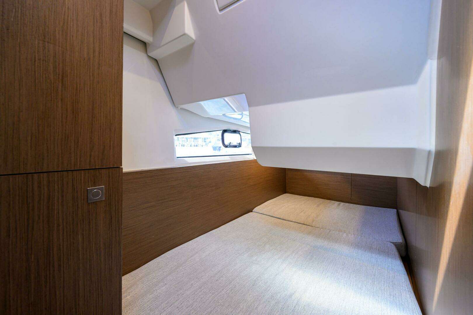 2022 Jeanneau NC Weekender 1095 Fly - Image 25