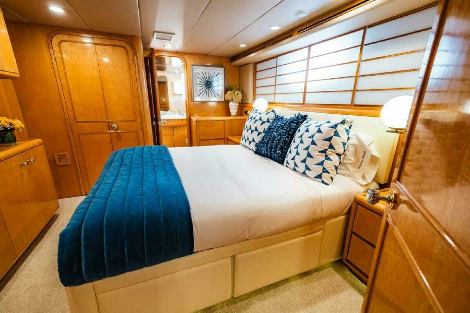 1995 Hatteras Flybridge Motor Yacht - Image 34
