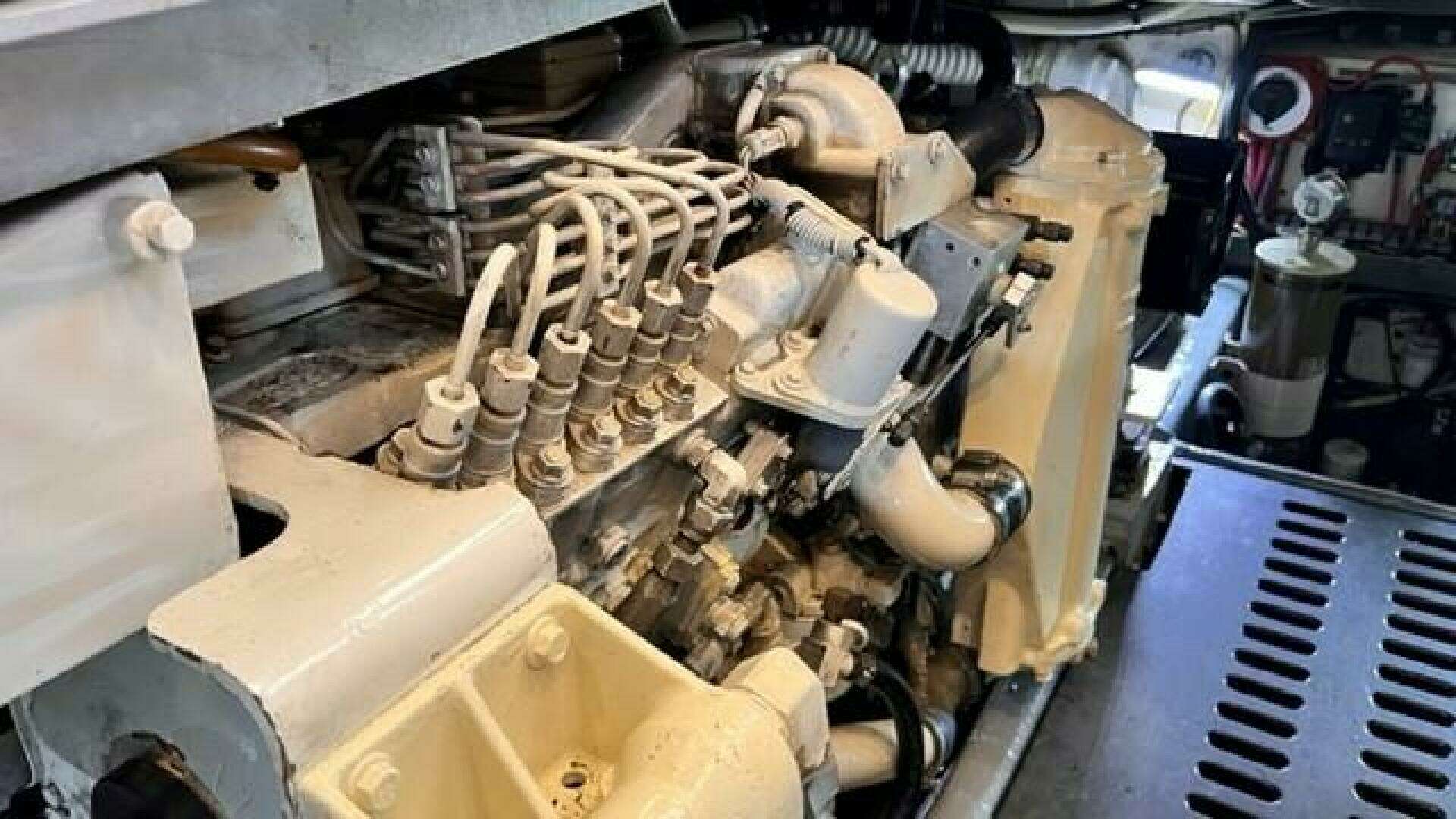2001 Luhrs Convertible - Image 19