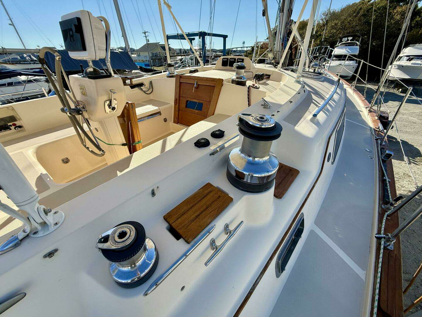 2005 Island Packet 485 - Image 13