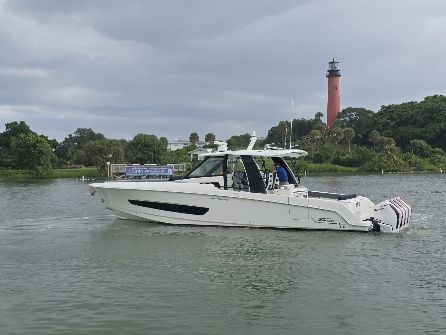 2021 Boston Whaler 420 Outrage - Image 6