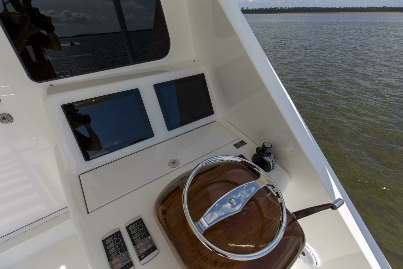 2016 Viking 92 Enclosed Bridge - Image 52
