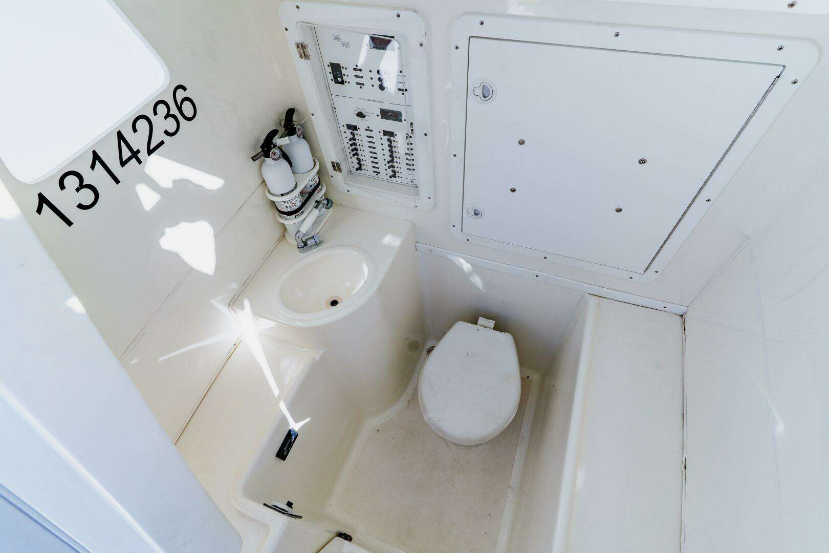 2012 SeaVee 390B - Image 17