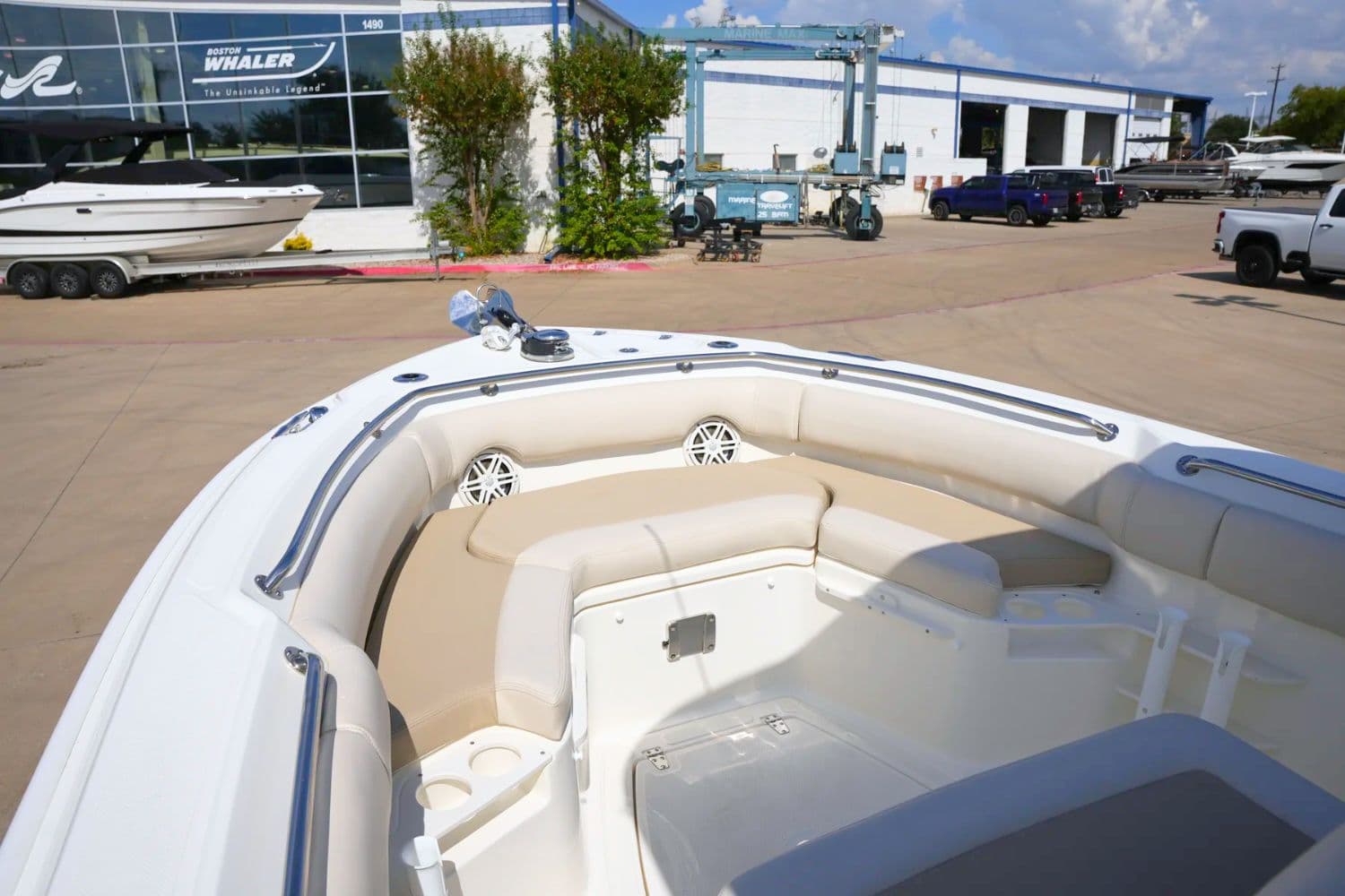 2026 Boston Whaler 230 Outrage - 20