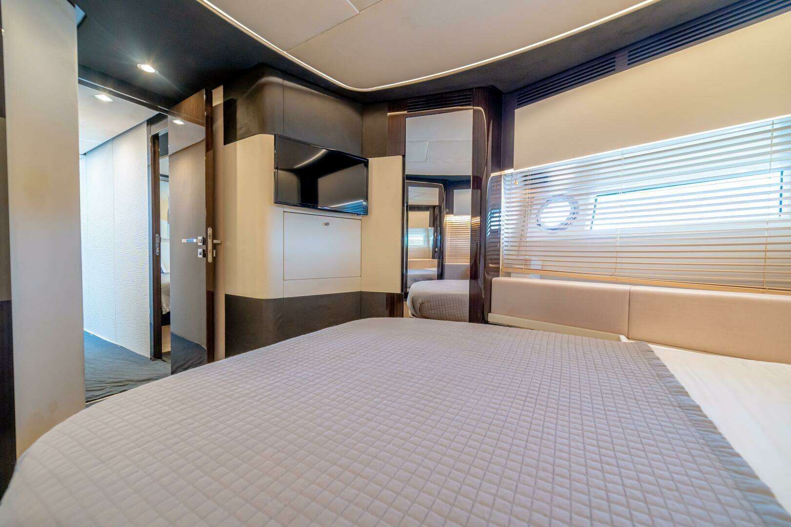2017 Azimut 77S - Image 71