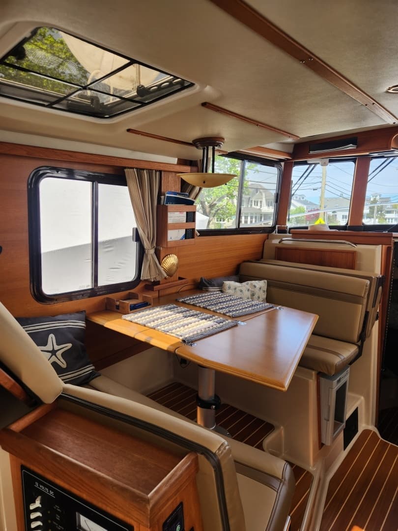 2019 Ranger Tugs R-31 CB - Image 10