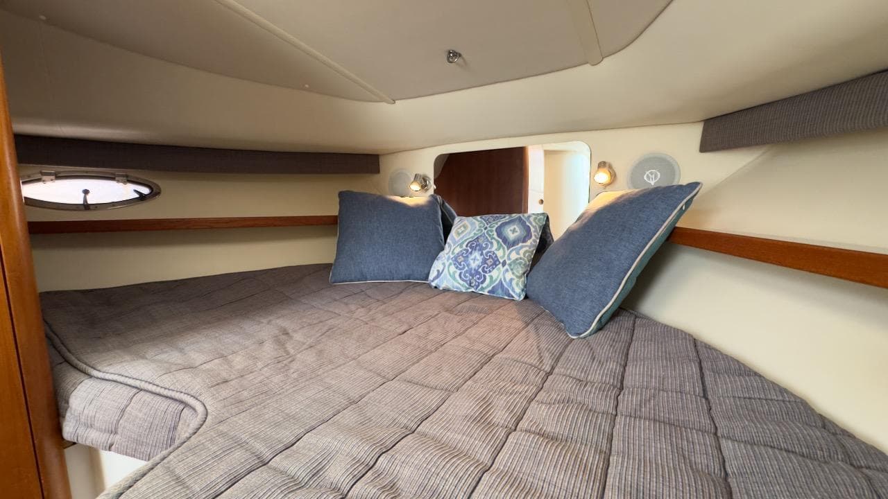 2005 Tiara Yachts 2900 Open cabin interior with cozy bedding and pillows.