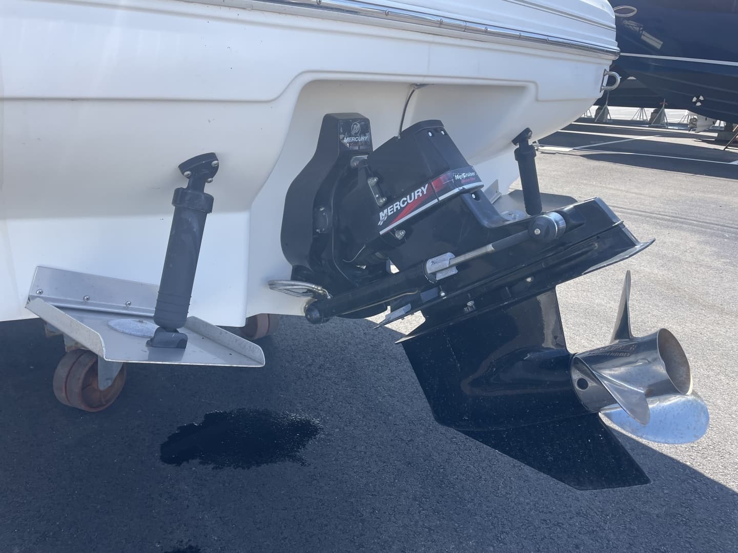 2000 Sea Ray 230 Signature - Image 9