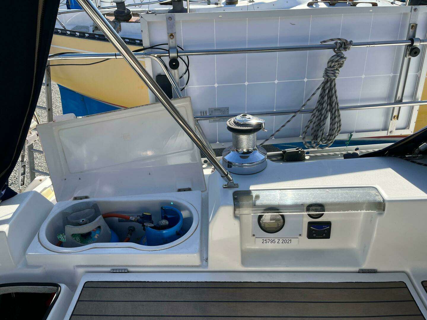 2001 Beneteau 393 - Image 46